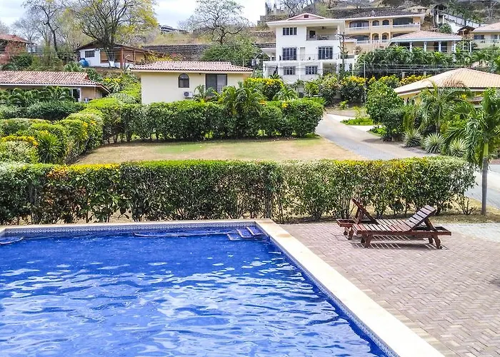 In Hermosa's Gardens * Playa Hermosa (Guanacaste)